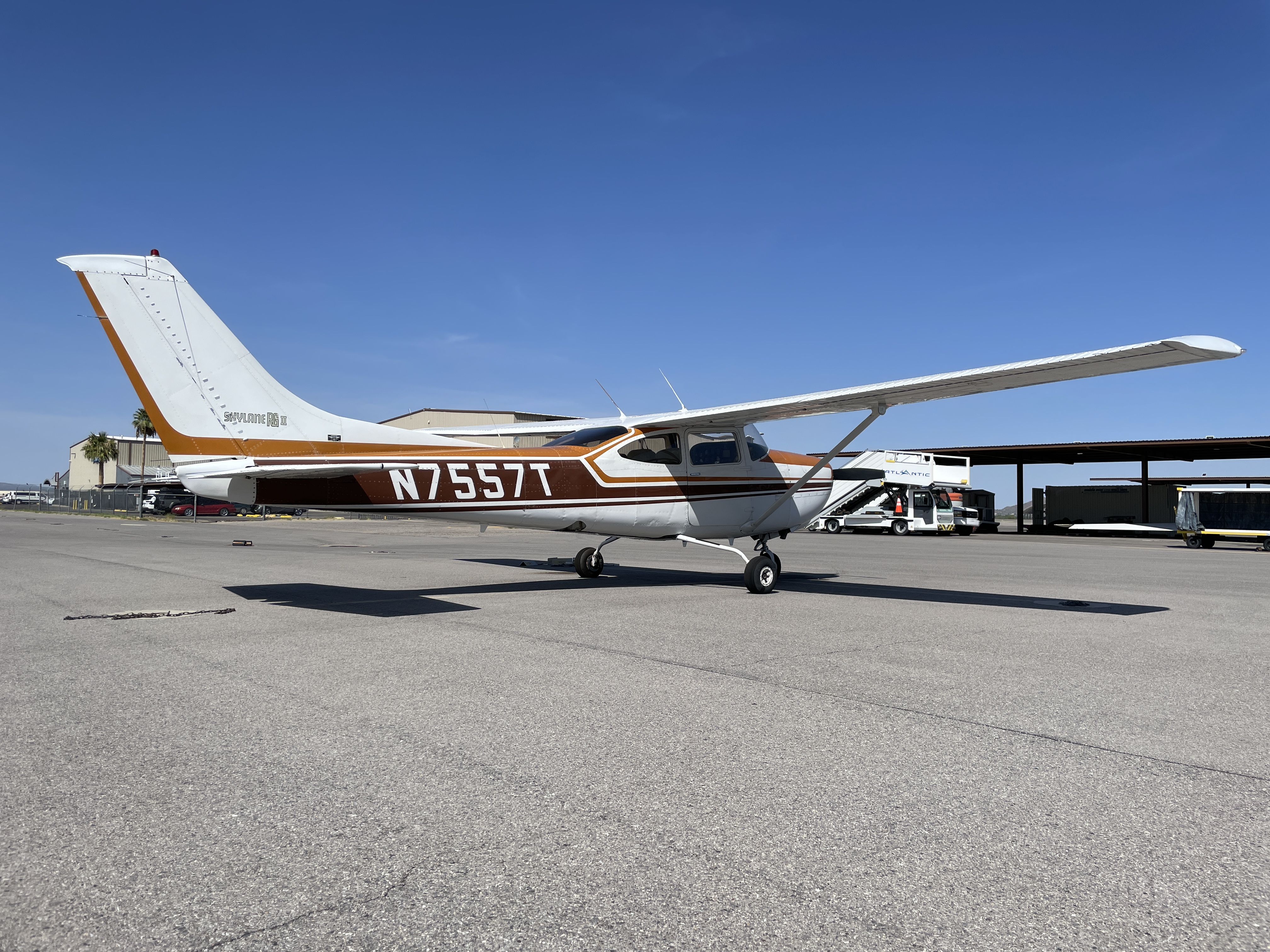 Cessna 182RG N7557T